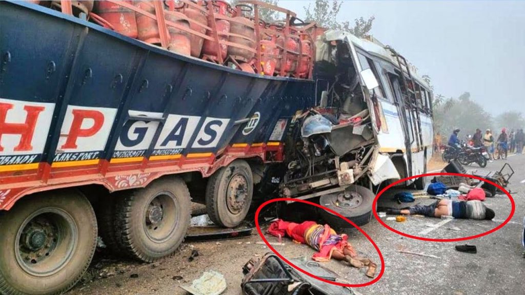 TOP 10 EXTREME IDIOTS DANGEROUS TRUCK & CAR FAILS 2022 – Funny Fails Around The World 2022