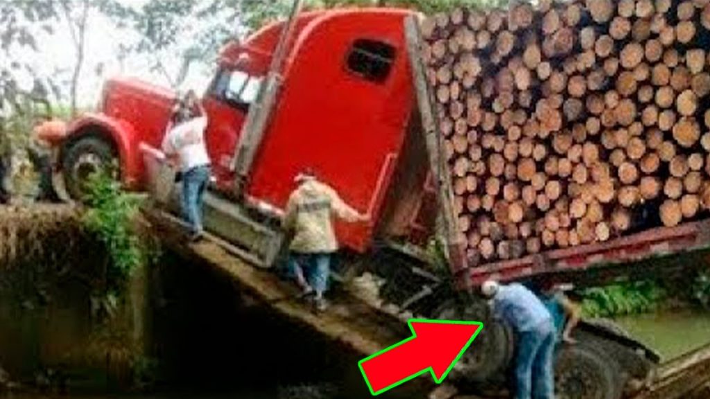 Total IDIOTS VS TRUCKS ! Truck Crash Compilation #41 | FUNNY MOMENTS OF THE YEAR COPILATION 2022