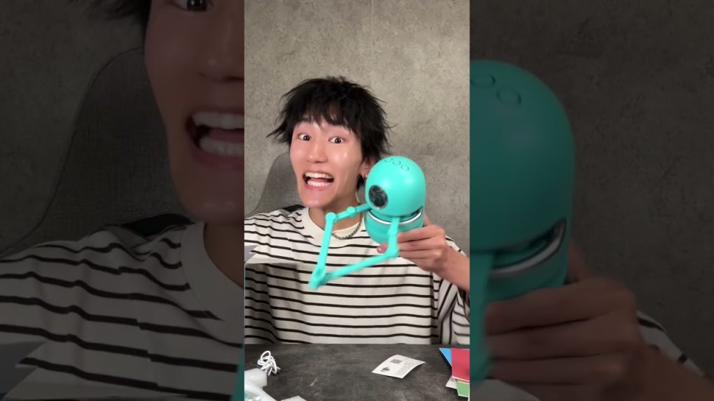 ISSEI funny video 😂😂😂 Really? I try it! Drawing robot 🤖