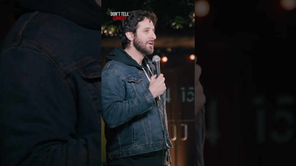 “Shooting G*ns for Fun”  🎤: @raficomedy  #donttellcomedy #rafibastos #comedy #standupcomedy