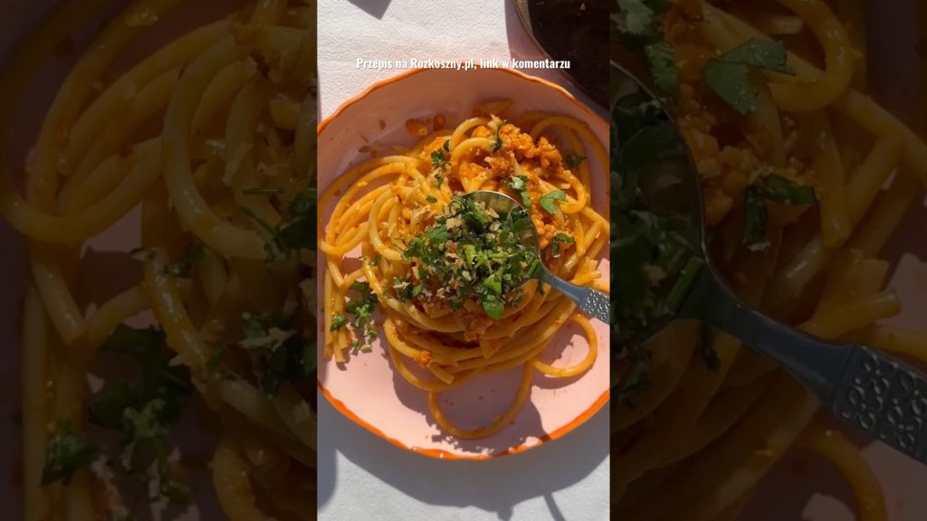 Makaron z kalafiorowo-soczewicowym ragu i chrupnięciem pangrattato 🍝 #cooking #food #recipe