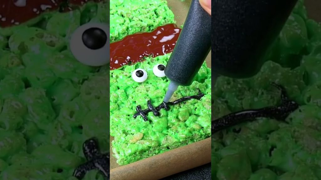 This is Halloween! 🧟♂️🎃🍫 #shorts #scrumdiddlyumptious #halloween #ricekrispies #food #recipe #snack
