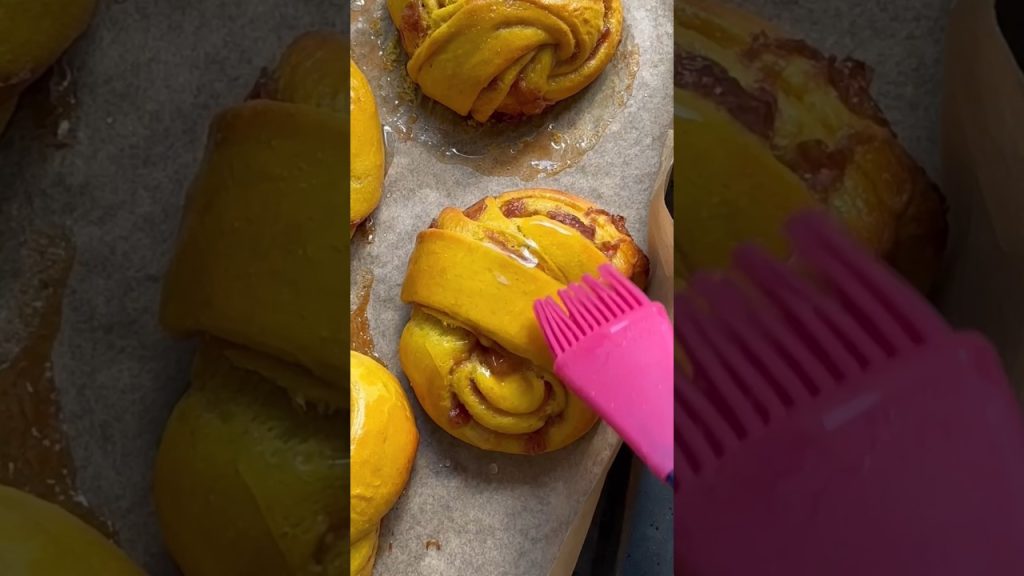 Słoneczne bułeczki z różą ☀️ #food #recipe #baking