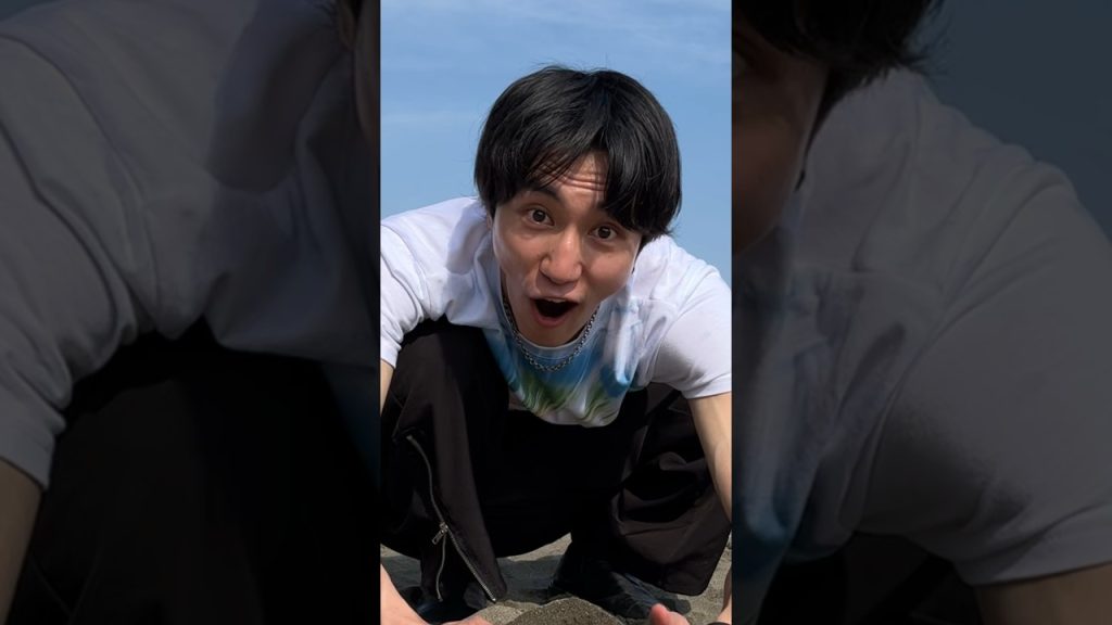 ISSEI funny video 😂😂😂 | I try it, too! Sand art