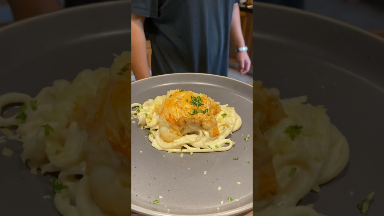 Fetuccine Alfredo 🍝🦞#shorts #spaghetti #food #recipe #amonos