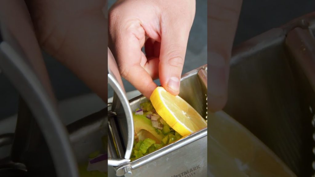 Holy guacamole! 🥑🍋✨ #shorts #food #recipe #guacamole #cookinghacks