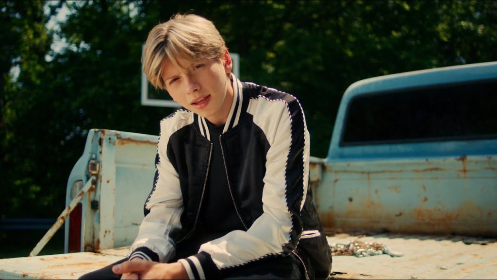 Mason Ramsey – Reasons To Come Home [Official Music Video]