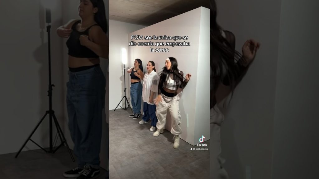 No se dieron cuenta y ya estábamos grabando 😬🤣 #videodance #shortdance #baile #humor #ayman