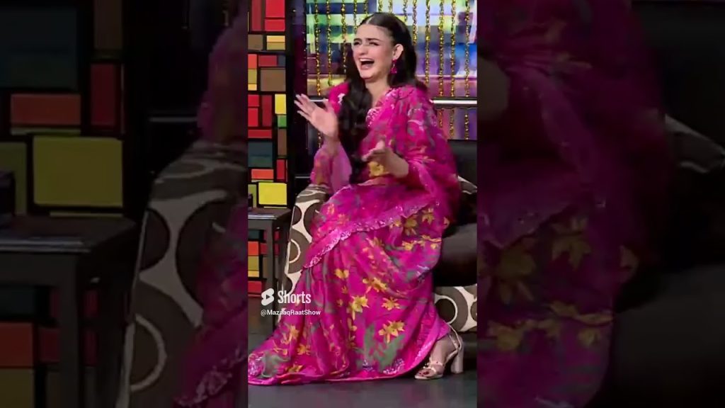 Bivian Bohat Shaq Karti Hain #mazaaqraat #comedy #vasaychaudhry #shorts #shortsfeed