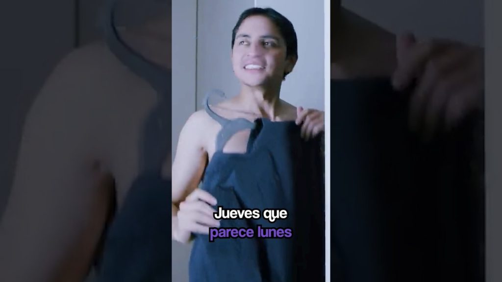 Si le das la vuelta aún sirve🧦 #enchufetv #humor #comedy