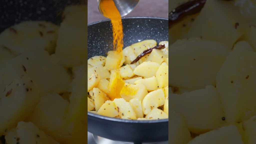 PATAKEY WO BHI ALOO KE 😜😜😜 #bharatzkitchen #food #recipe
