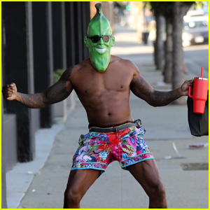 Masked & Shirtless Tyson Beckford Looks Seriously Ripped After ‘Dancing With the Stars’ Rehearsal