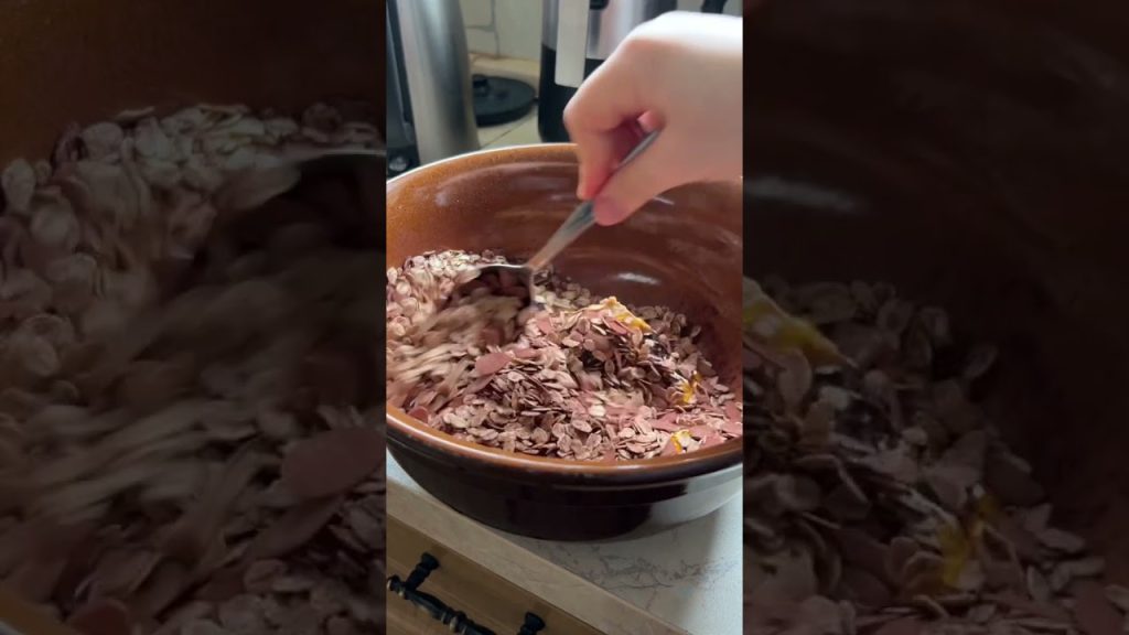 Homemade sugar-free chocolate granola #shorts #food #recipe #healthy #homemade