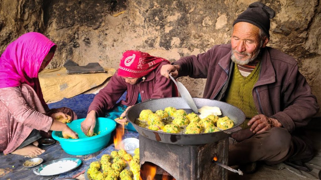 Love like 2000 years ago | Old lovers local Afghan food recipe with guests in a cave
