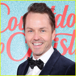 Hallmark Channel Star Paul Campbell Shares the Joke He Couldn’t Make in Christmas Movie!