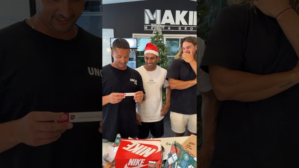 Secret Santa! 2 🎅😂 #funny #christmas #shortsvideo