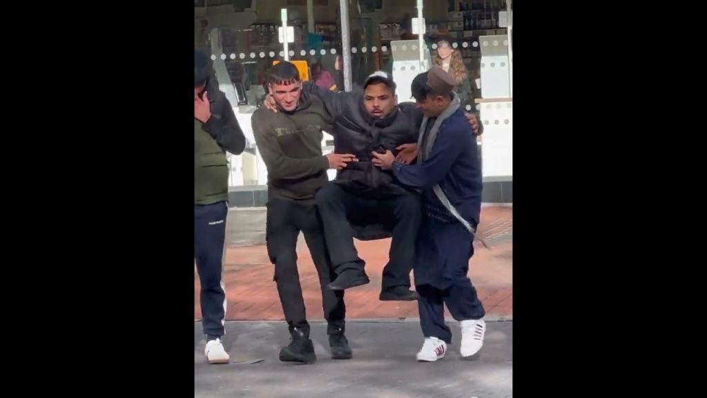 I’m scared of crossing roads plz help😁 #funny #comedy #shortvideo #ytshorts