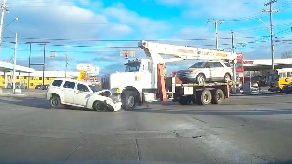 Idiots In Cars Compilation – 399 [USA & Canada Only]