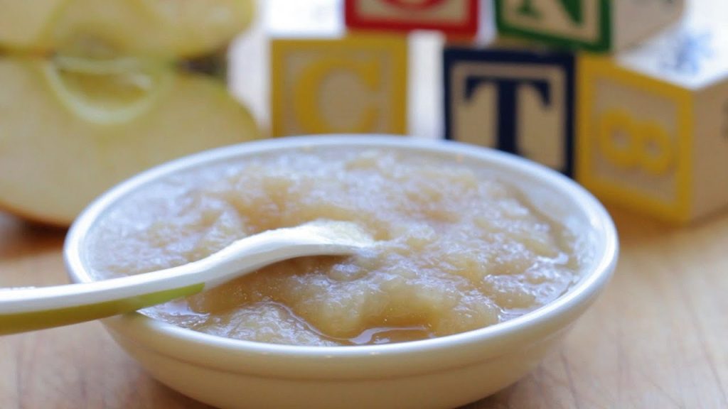 Baby Applesauce – baby food recipe +4M