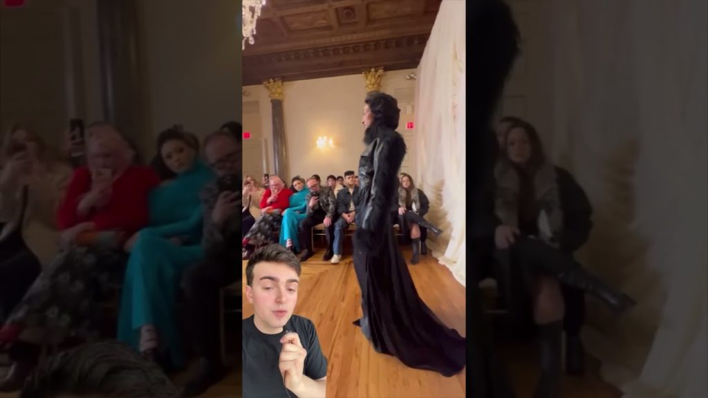 THIS CHRISTIAN COWAN DRESS CHANGES COLORS #fashion #technology