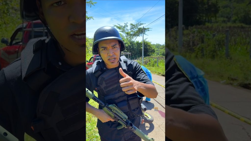 LARIN JR SE CAE #comedia