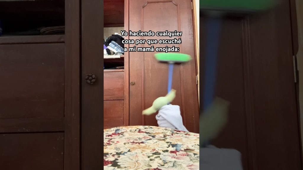 Más vale que vea haciendo algo 😭 #humor #meme #babyyoda #limpieza