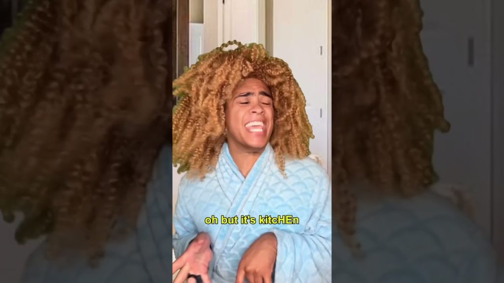 Mom gets COOKED by dad…😂💀 #comedy credit:@MiniMoochi #roast