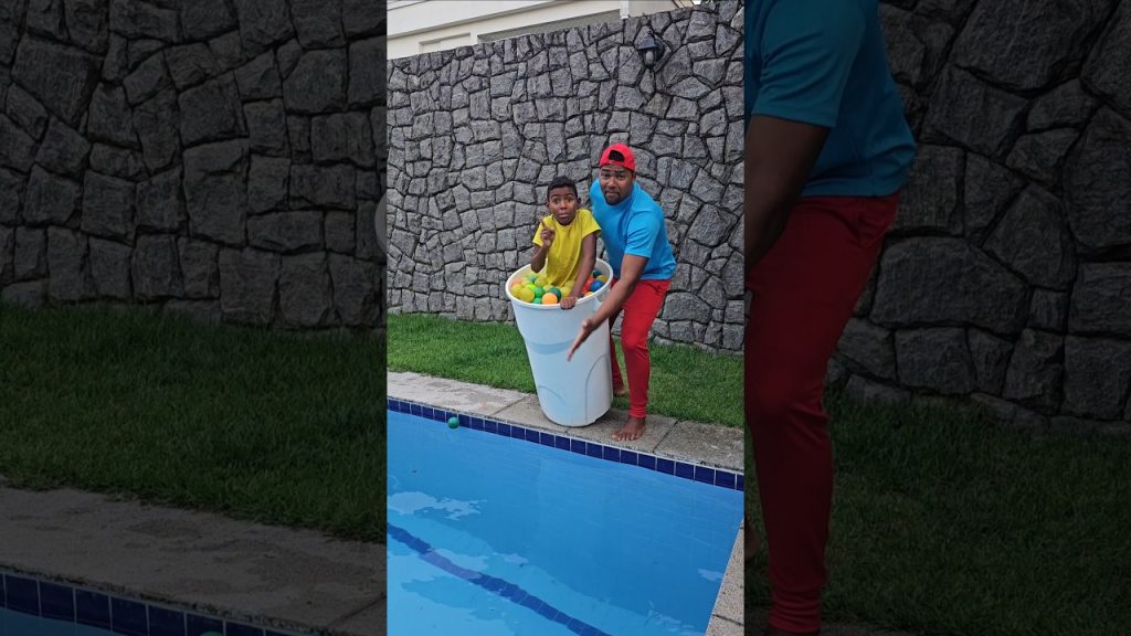 Dropping into the pool 😱🌊👋#funny #funnymoments #comedy #funnyvideos #pool #water