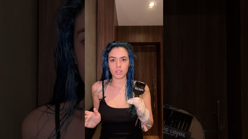 VOLTEI PRO AZUL 🫣🤯💙💙  #shorts #cabeloazul #hairstyle #humor