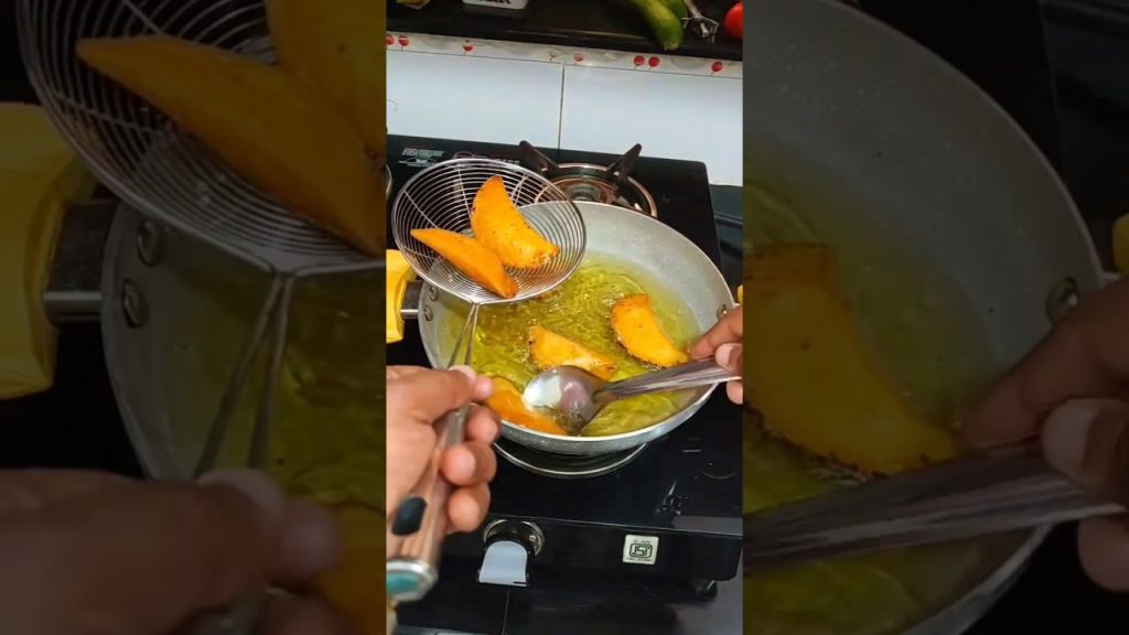 Viral puri 🤔 #puri #food #recipe #cooking #kitchen #foodie #youtubeshorts #youtubevideo #shorts #yt