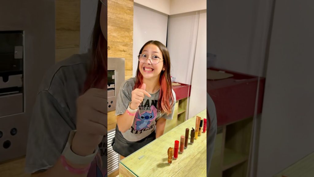 Quantas Gloss tem aqui? (#comedy #funny #short #humor )