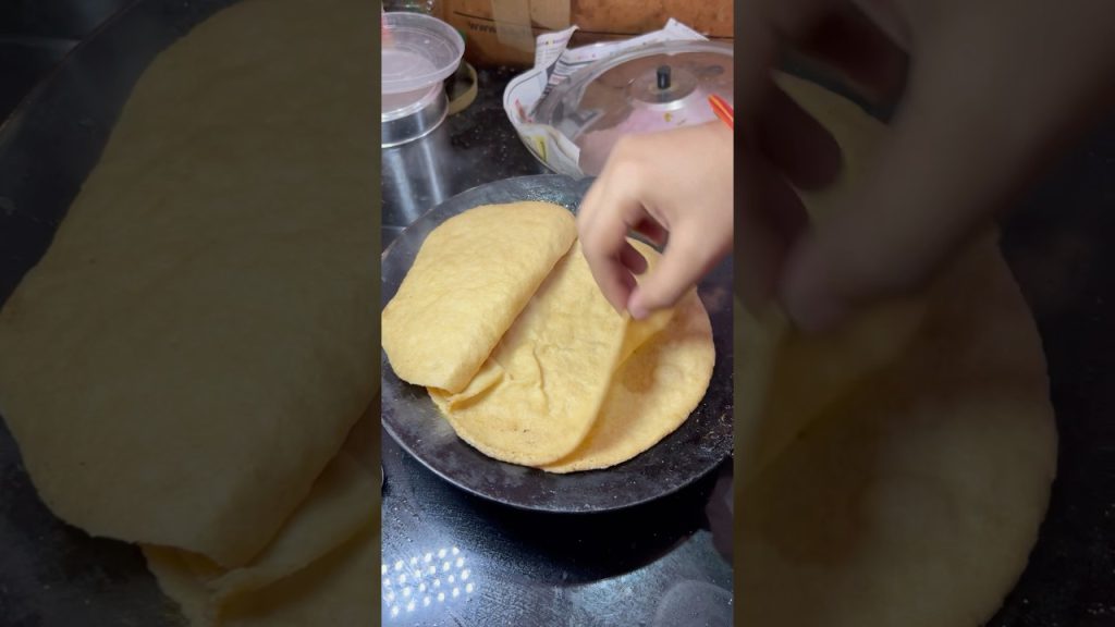 Triple Roti Recipe 😍#prarthanaskitchen #roti #triple #viralvideo #food #recipe #shorts  #ytshorts