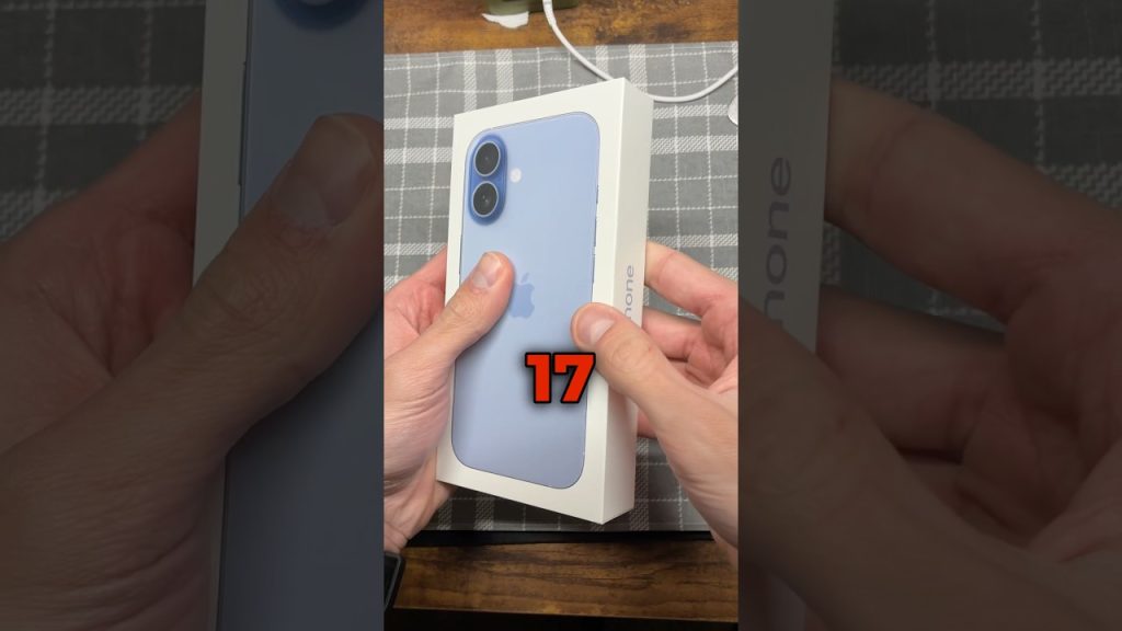 iPHONE 17 UNBOXING!! #samsung #smartphone #techtok #tech #technology #apple #iphone #android