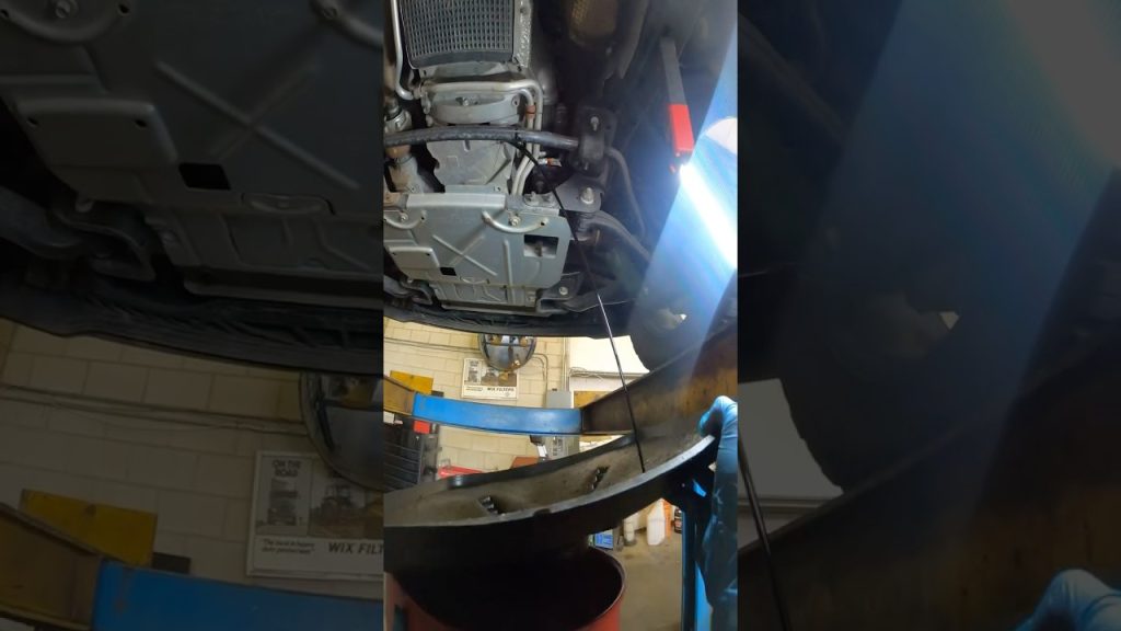 Oil change on a 2023 Ford F150 #mechanic #tech #fyp #cars #automotive #pov #fordf150 #maintanance