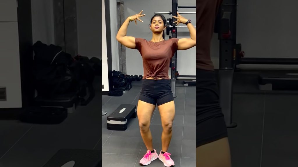 Woman bodybuilding (posing time)💪#bodybuilding #posing #motivation #fitness #gym #viralvideo #short