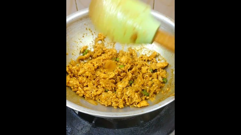 বাঁধাকপি আর আলু দিয়ে মুচমুচে স্বাদের নাস্তা তৈরি #food #recipe #trending #foodie