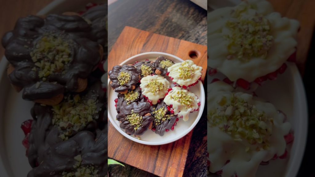 Fruit and Nut bites😋#viralvideo #food #recipe #shortsfeed #viral #fruit #chocolate #easy #yummy