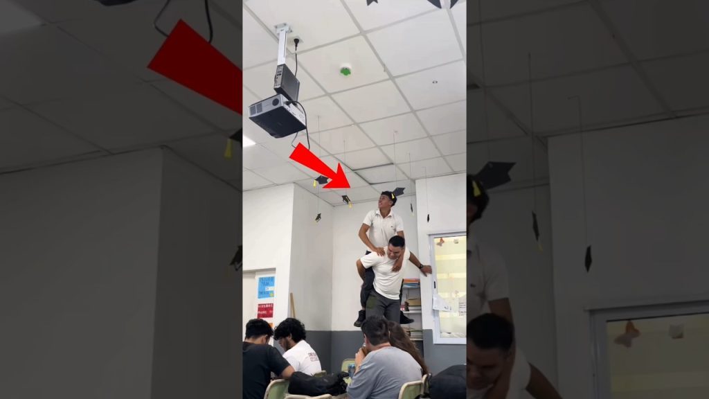 Why did this guy remove the roof 🤔 #viralvideo #shortvideo #entertainment