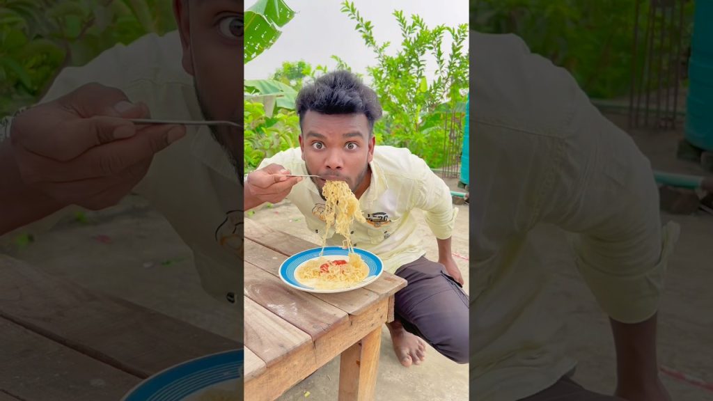 How Raju Bhai eats noodles 😱🤣 #shorts #trending #funny #comedy
