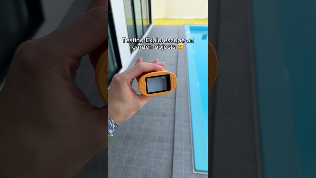 This tiny microscope is insane 🥶🧬 #microscope #gadget #toys #science #technology