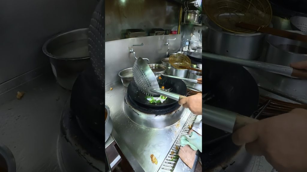 ปลาหมึกผัดไข่เค็ม ไม่ใส่นำ้ตาล #cooking #youtubeshorts #food #recipe #delicious #shorts