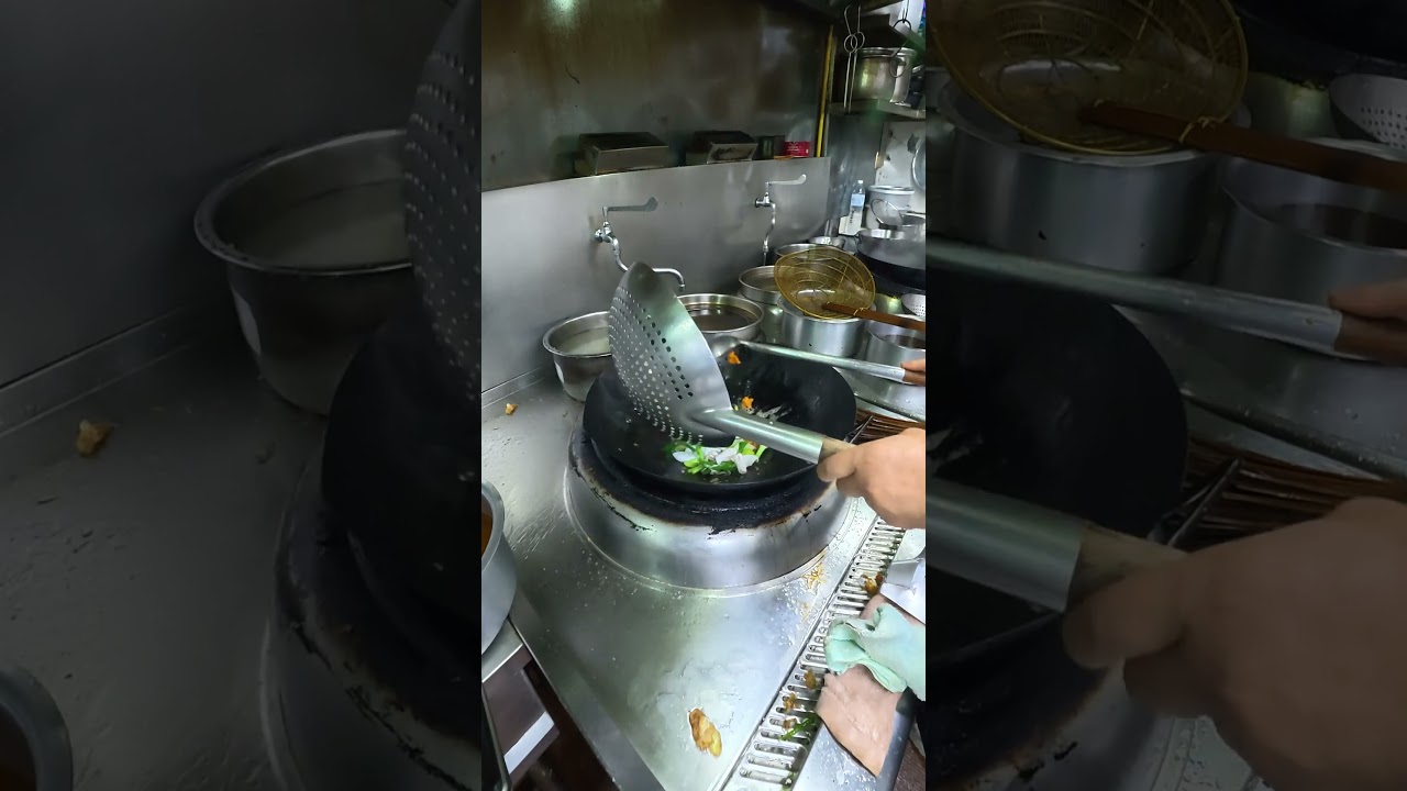 ปลาหมึกผัดไข่เค็ม ไม่ใส่นำ้ตาล #cooking #youtubeshorts #food #recipe #delicious #shorts