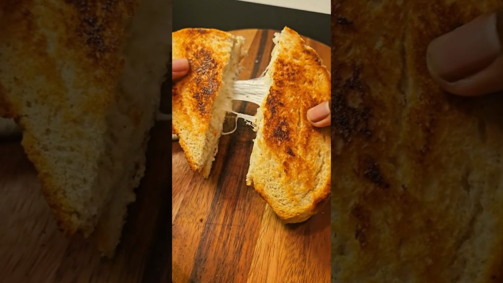 grilled cheese & tomato soup 🍲 #blowup #food #recipe #grilledcheese #tomatosoup  #cooking