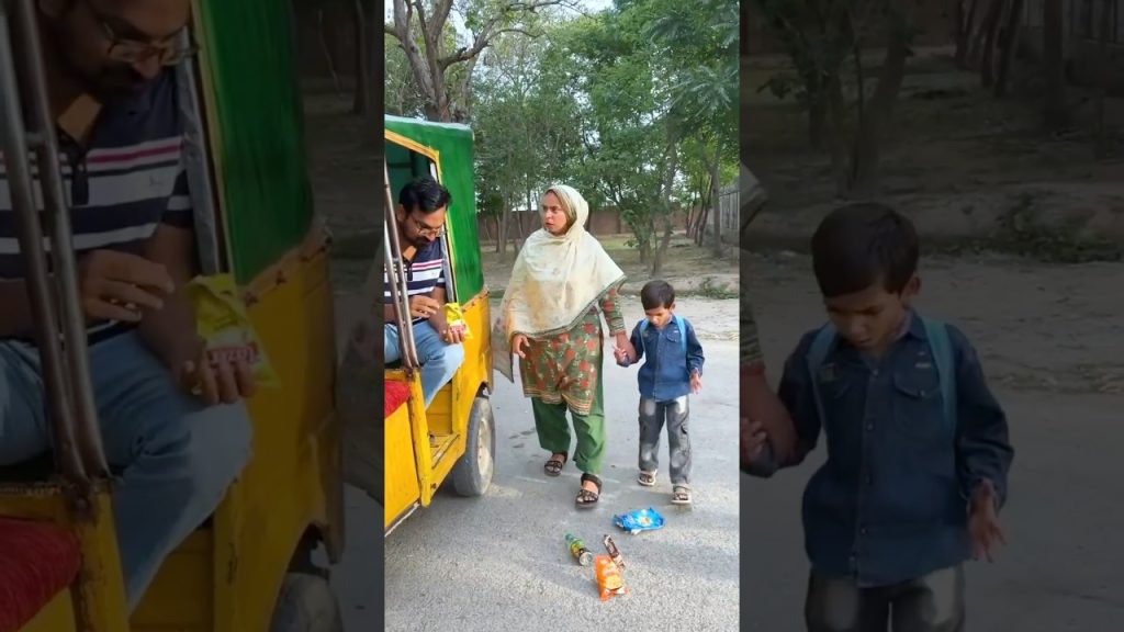 Kia rickshaw waly k sth theek hua #ytshorts #funny #entertainment