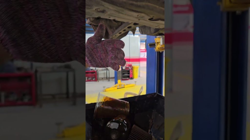 Malibu oil filter changing trick #automotive #mechanic #trick #garage