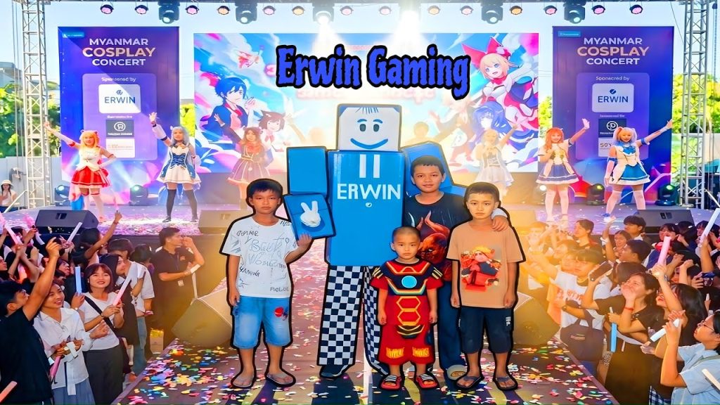 Cosplay ပြိုင်ပွဲမှာ ကျနော့်fansတွေအများကြီးလာရောက်အားပေးခဲ့တယ်ဗျို့