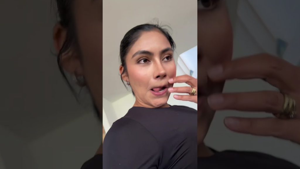 Le dejé un regalito a mi esposo en el baño #humor #comedia #morenitos #comedy #coupleprank