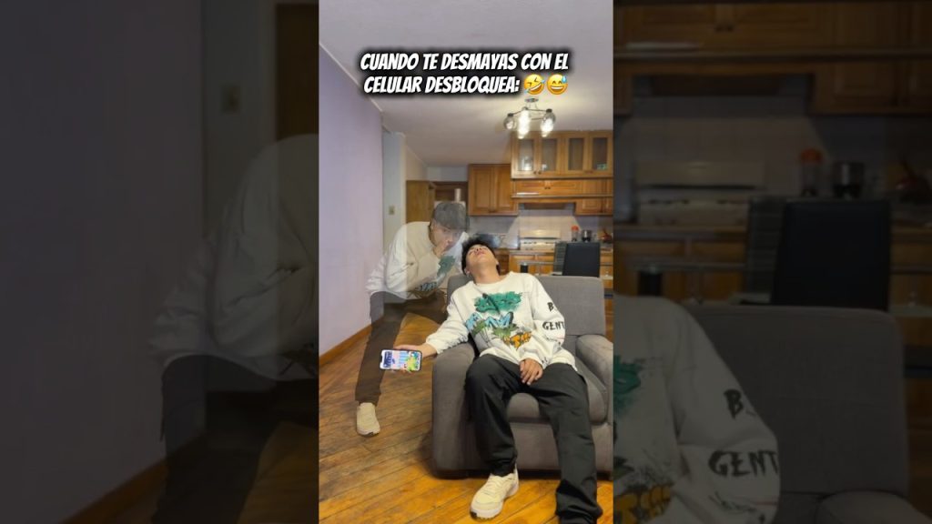 Cuando te desmayas con el celular desbloqueado!!! 🤣😅😜 #shorts #humor #comedia #funny #usa