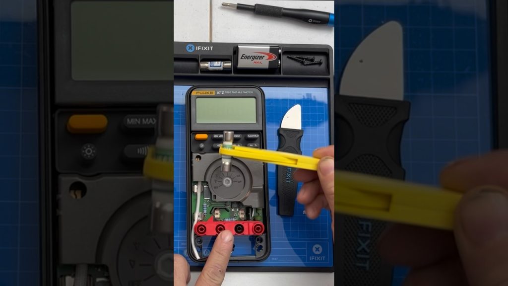Let’s replace a fuse in my multimeter #technology #electronics #automation #lab #viral
