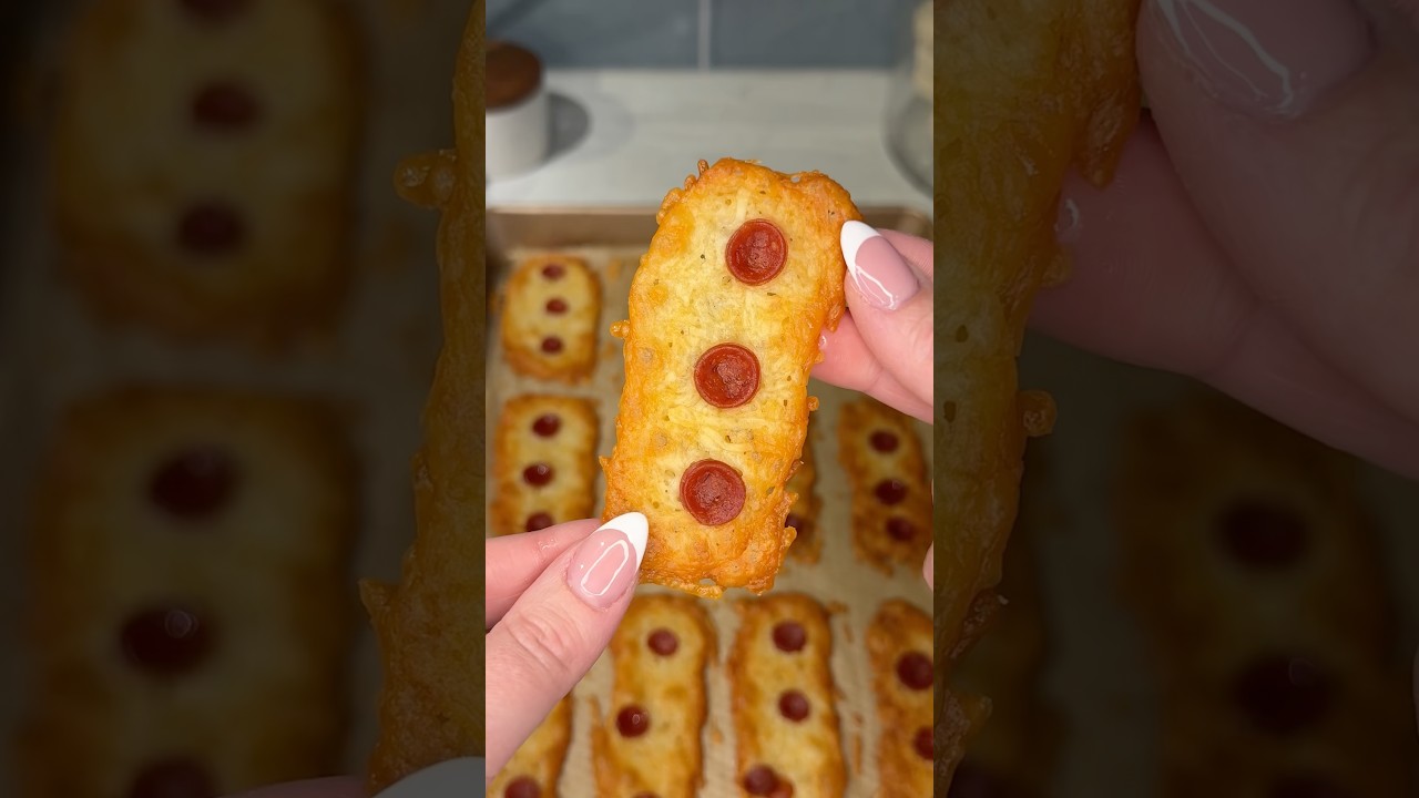 viral pepperoni pizza cheese crisps recipe 🍕 #cooking #cheese #food #recipe #shorts #easyrecipe
